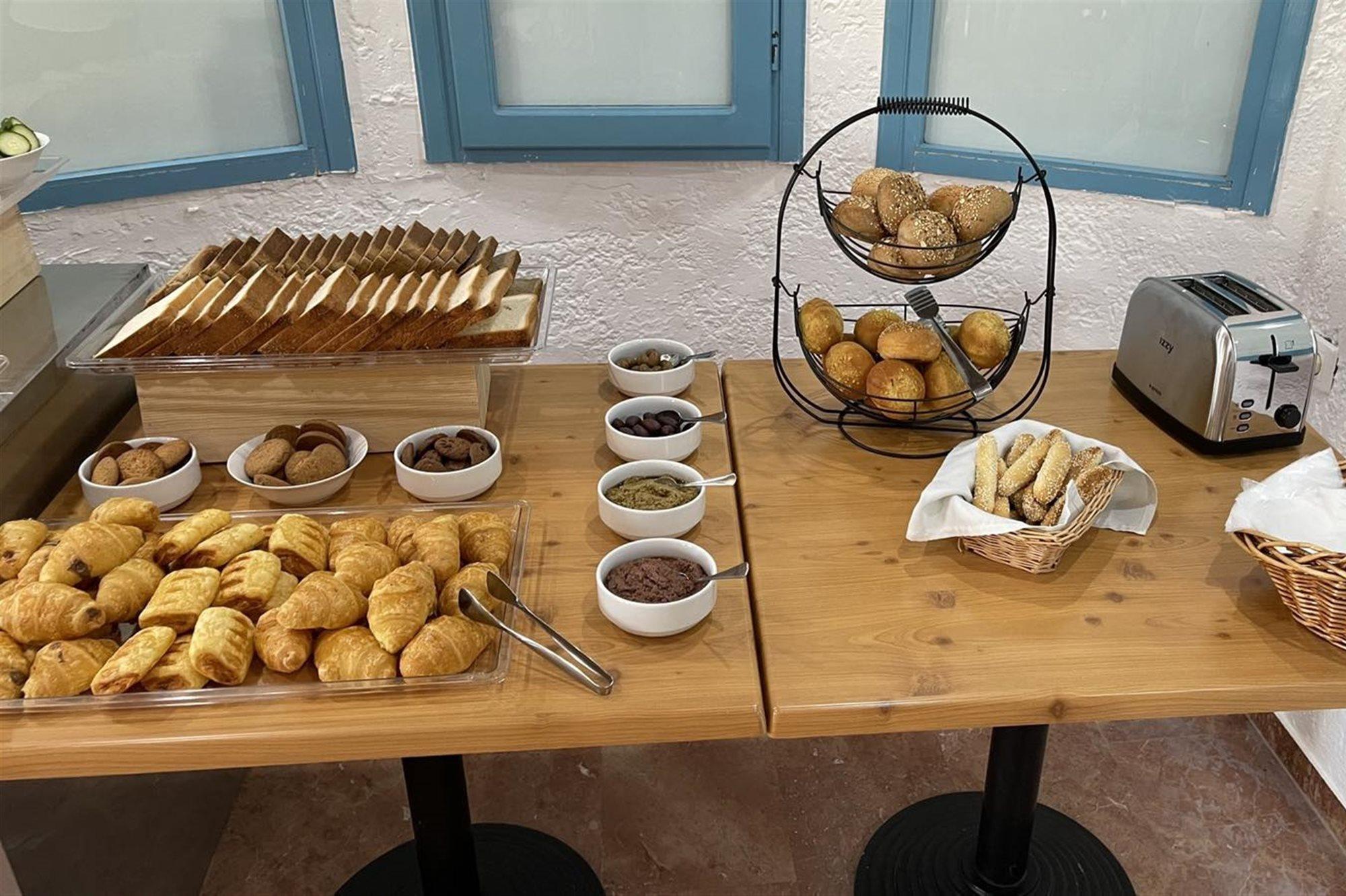 Nikos Hotel Малиа Экстерьер фото