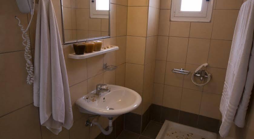 Nikos Hotel Малиа Экстерьер фото